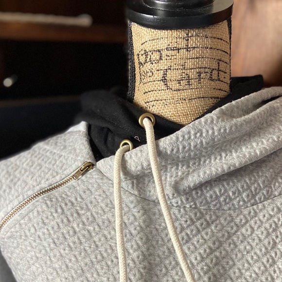 Vanilla bay gray/black long sleeved hoodie - Picture 3 of 6